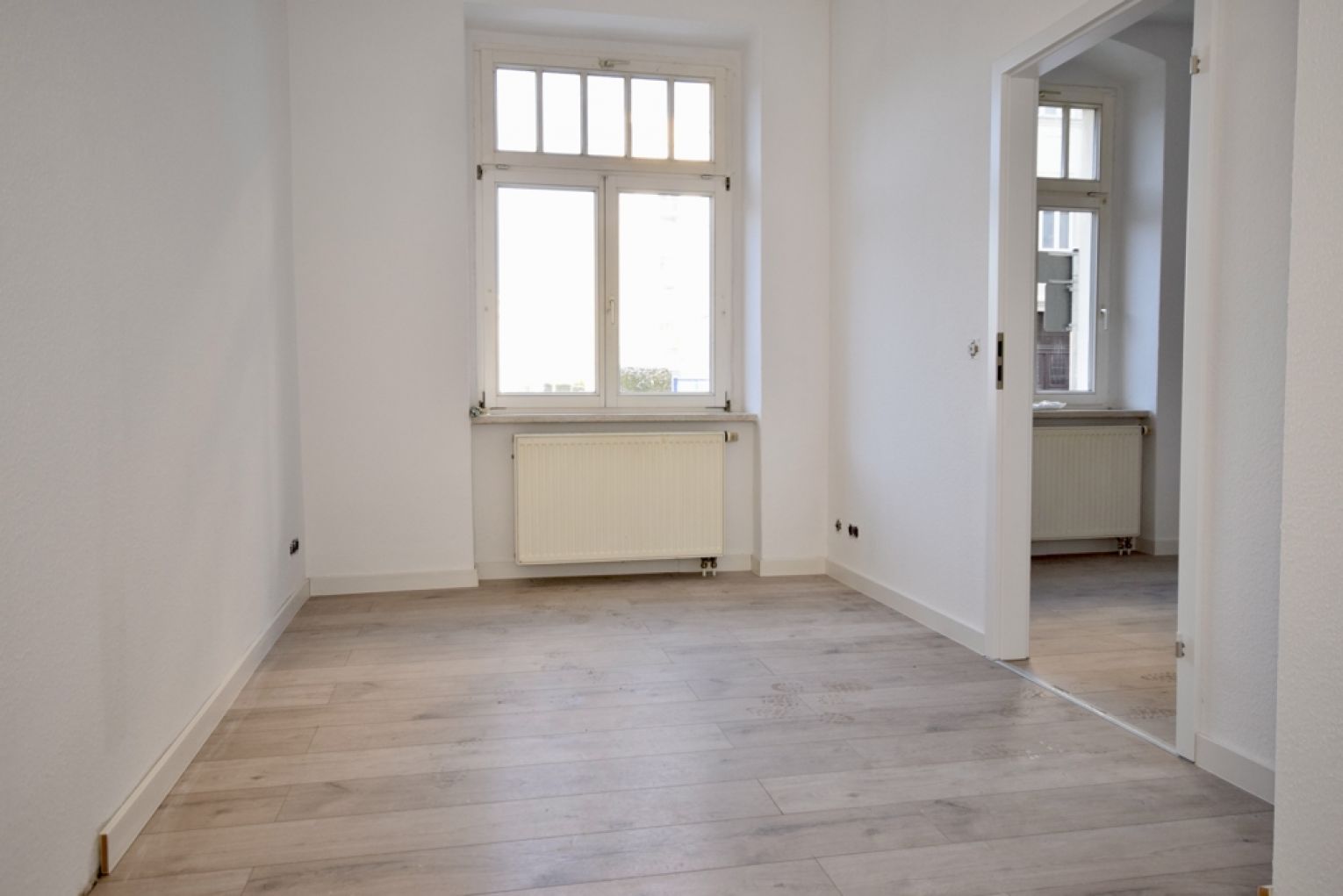 Büro • neu saniert • Erdgeschoss • Teeküche möglich • 2 Räume • TOP!