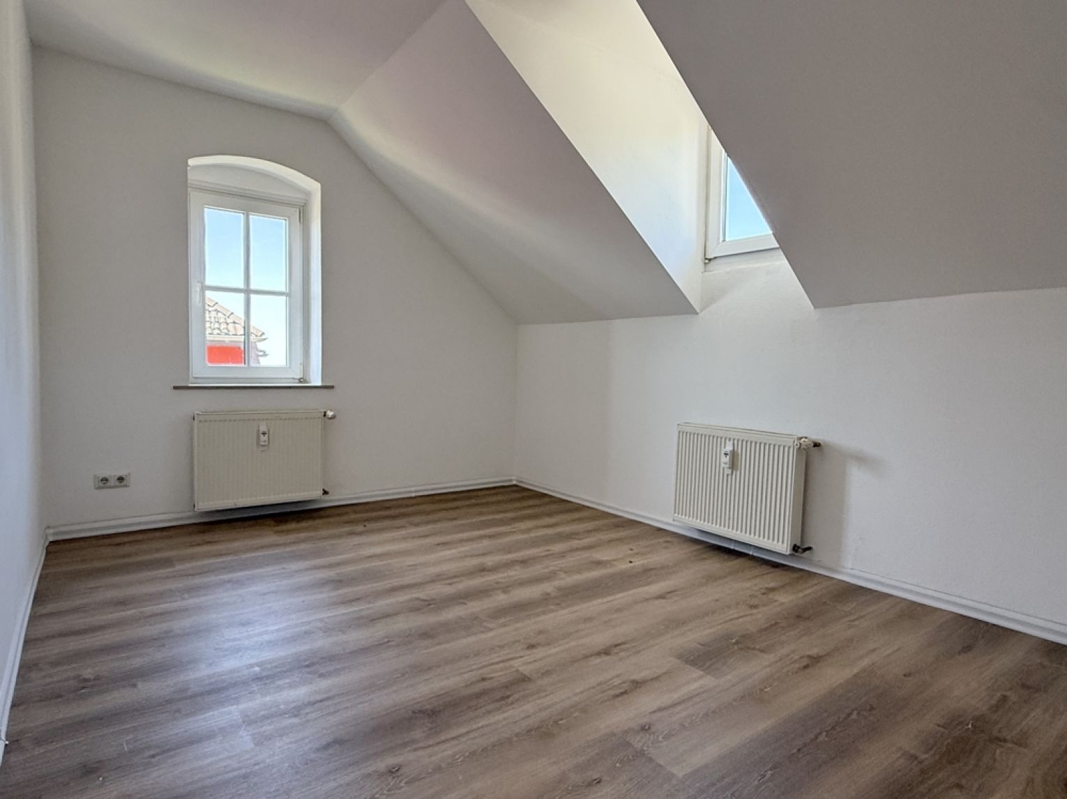 4 Zimmer • ruhige Lage • große Grünfläche • Tageslichtbad • kompakter Grundriss • Termin gewünscht ?