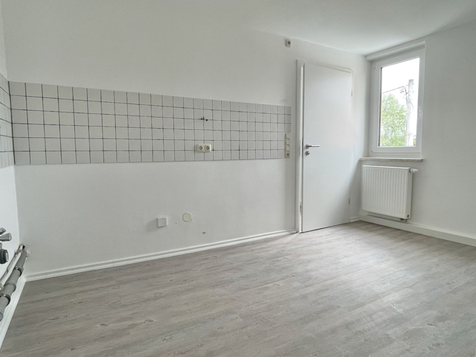 2-Zimmer • Laminat • Tageslichtbad mit Dusche • große Wohnküche • Stellplatz • jetzt anschauen