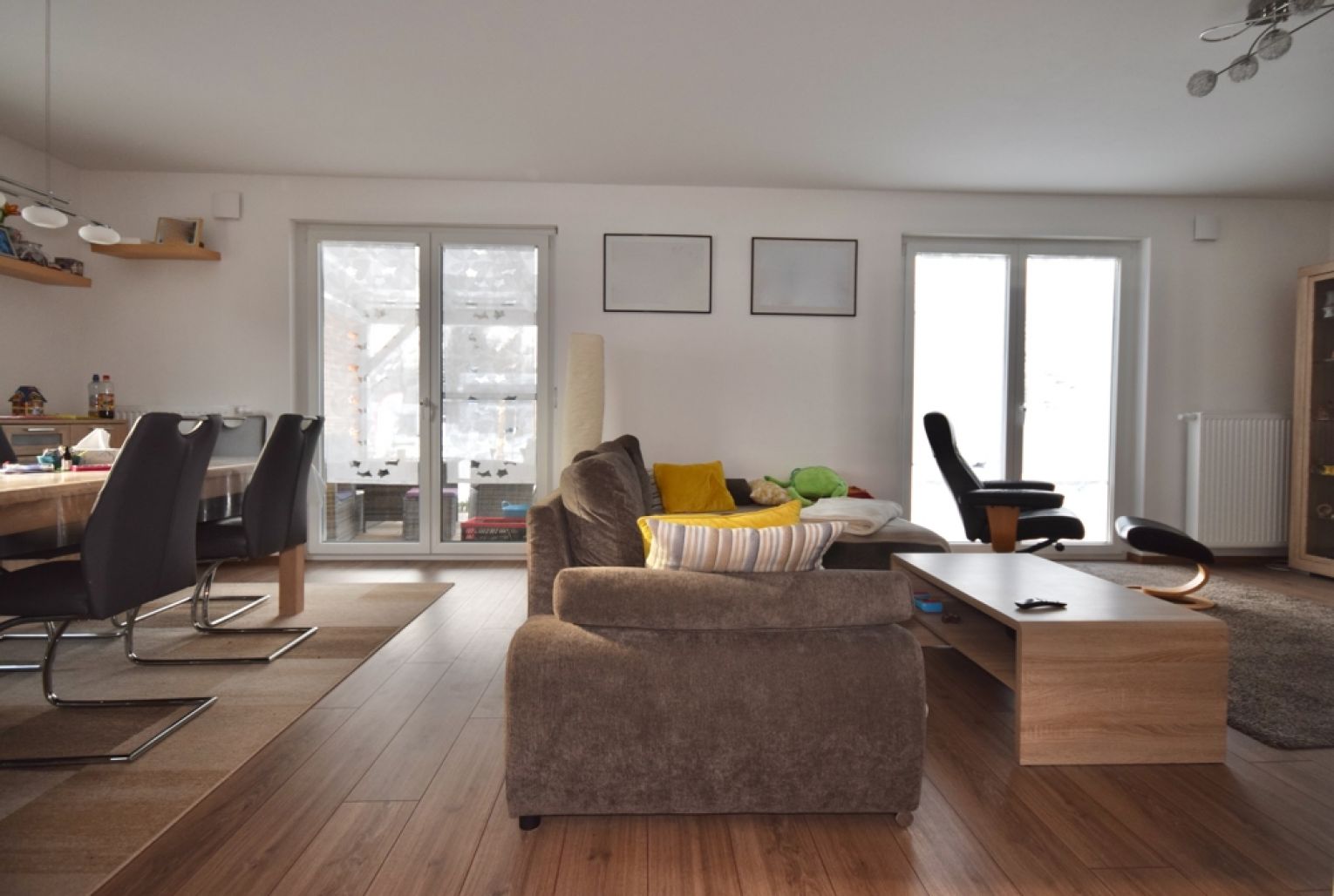 Fast neues Einfamilienhaus • 4 Zimmer • Doppelcarport • 909qm Grund • ab Mai beziehbar • KFW50