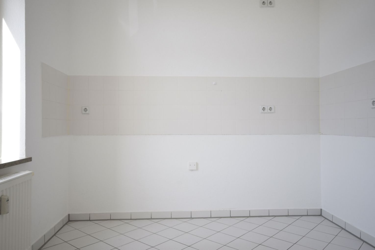 3-Raum • Balkon • Parkett • hell und sonnig • Bad mit Wanne • Aufzug • sanierter Altbau • MEGA!