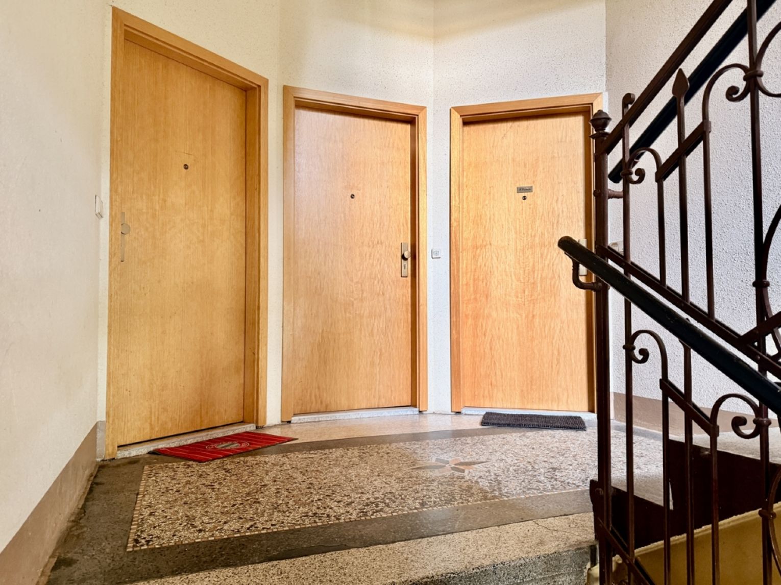 4 Raum • 2 moderne Bäder • Wohnküche • Balkon • Laminat • ruhige Lage • 2.Etage • top Raumaufteilung
