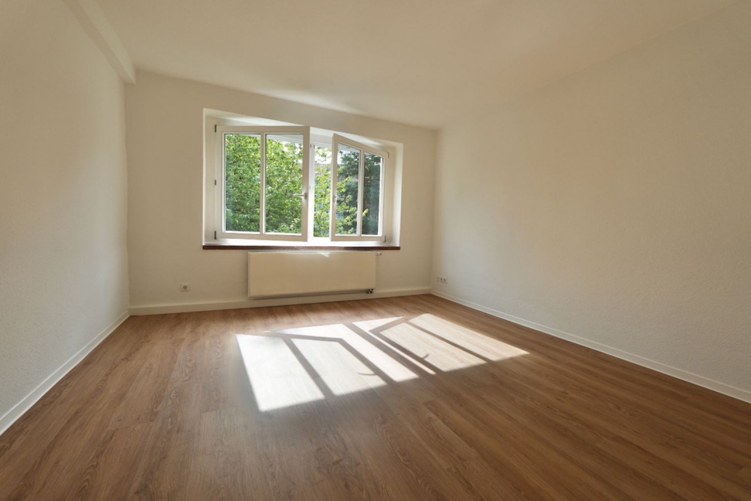 3 Zimmer • zur Miete • mit Balkon • Einbauküche • im Lutherviertel • in Chemnitz • schnell sein!