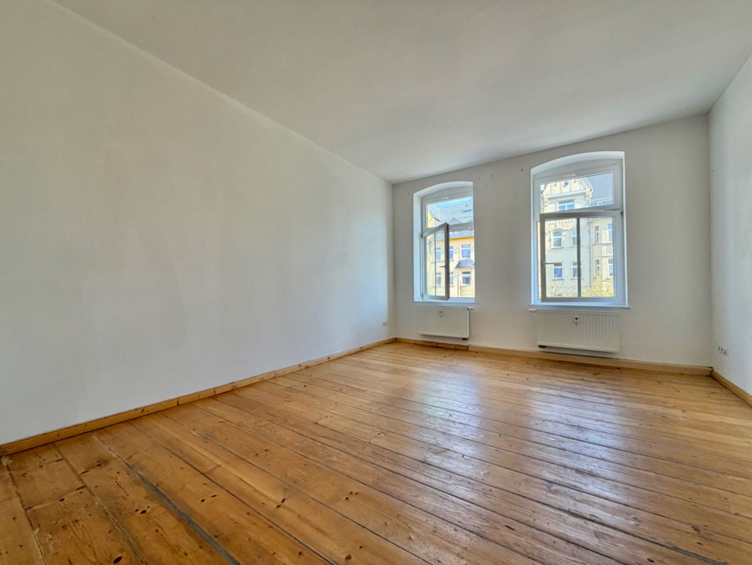 2 Zimmer • mit Einbauküche • in Chemnitz • Lutherviertel • zur Miete • Dielenboden • ab sofort frei