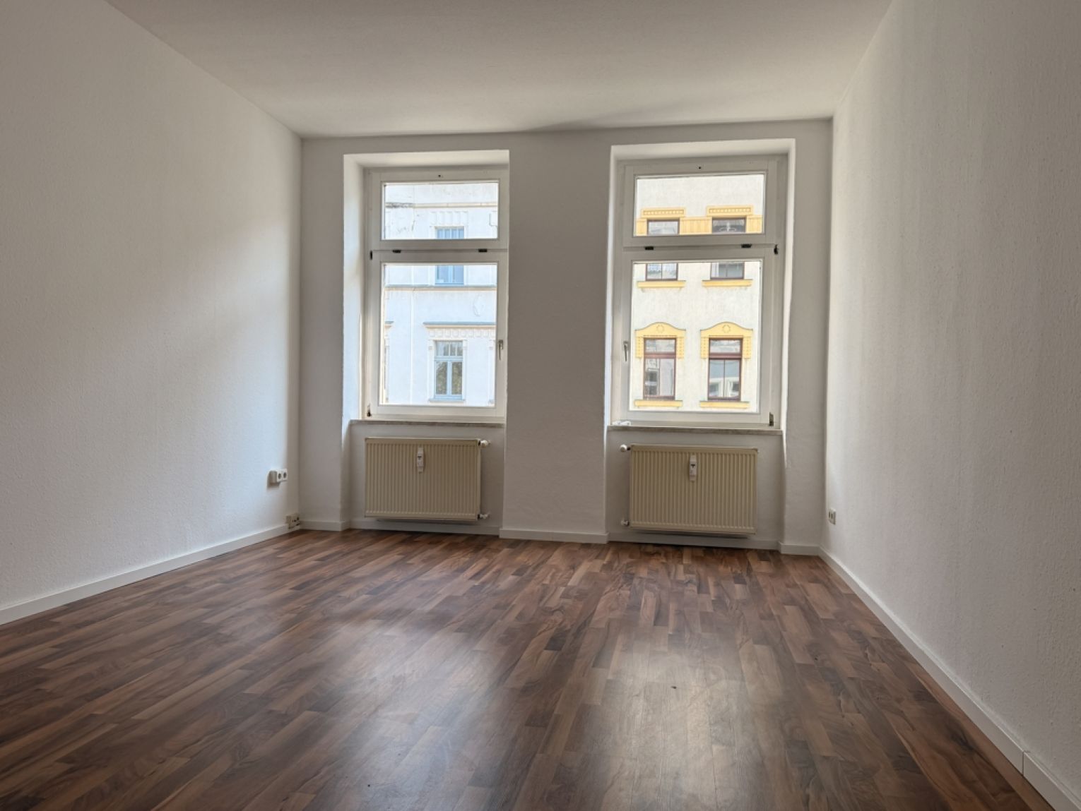 2 Zimmer • Bad mit Wanne • Laminat • Balkon • schöner Garten und tolle Hausgemeinschaft