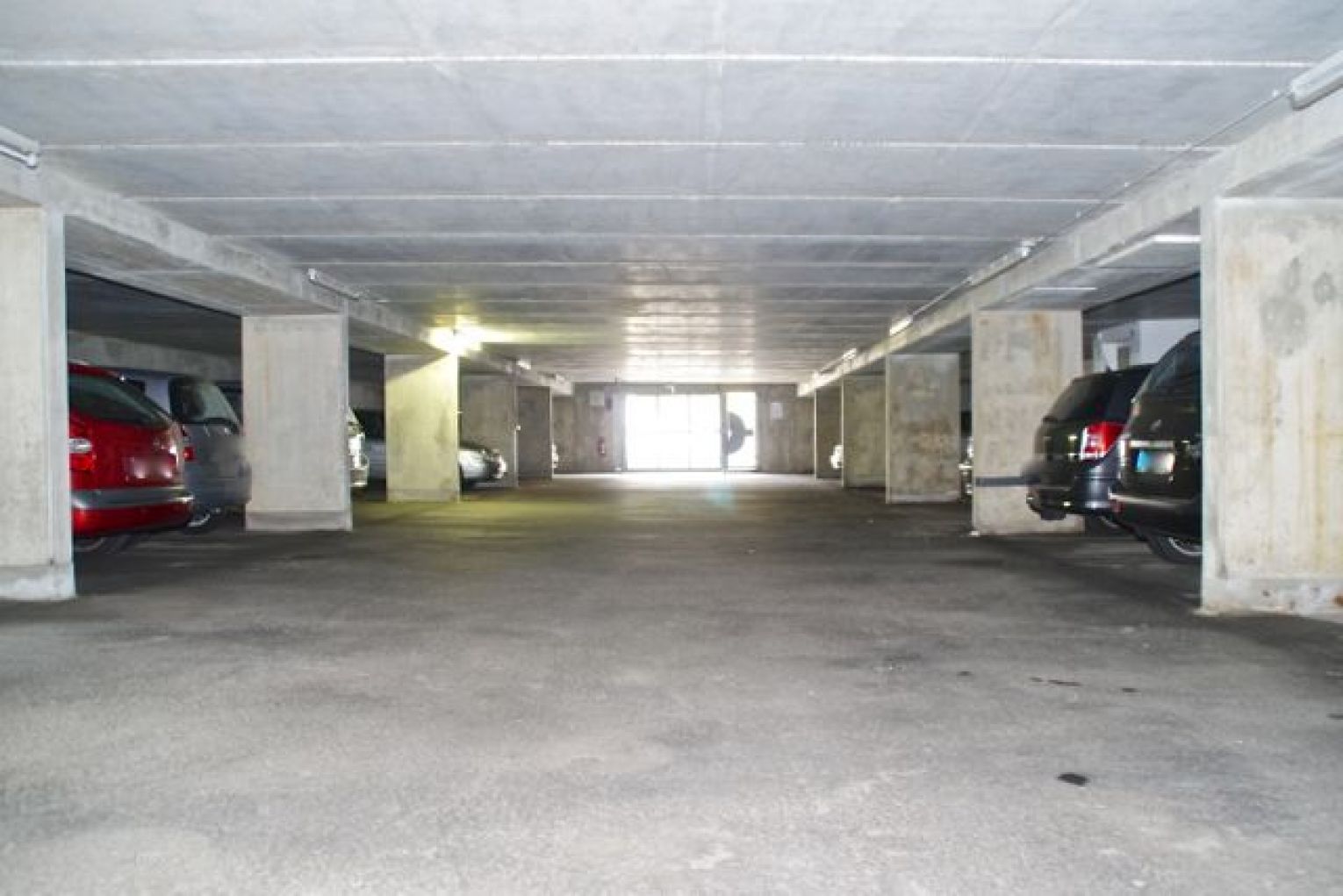 3-Raum-Erdgeschoss Wohnung • Aussenterrasse • Grüna • Tiefgarage • modernes Laminat • beliebte Lage