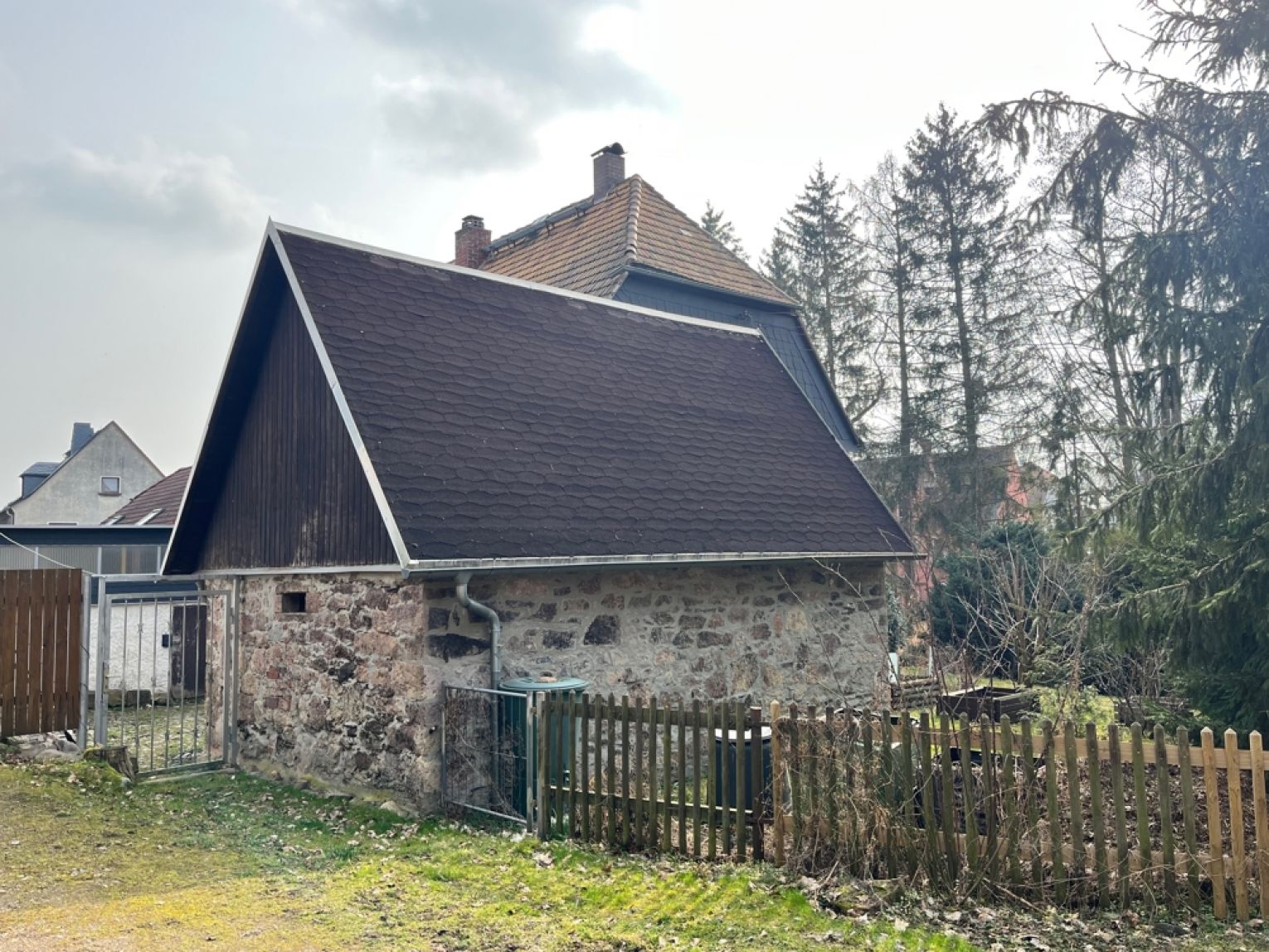 Ein- bis Zweifamilienhaus • Lichtenau • Brunnen • Denkmal • massive Nebengebäude • Vermietungsobjekt