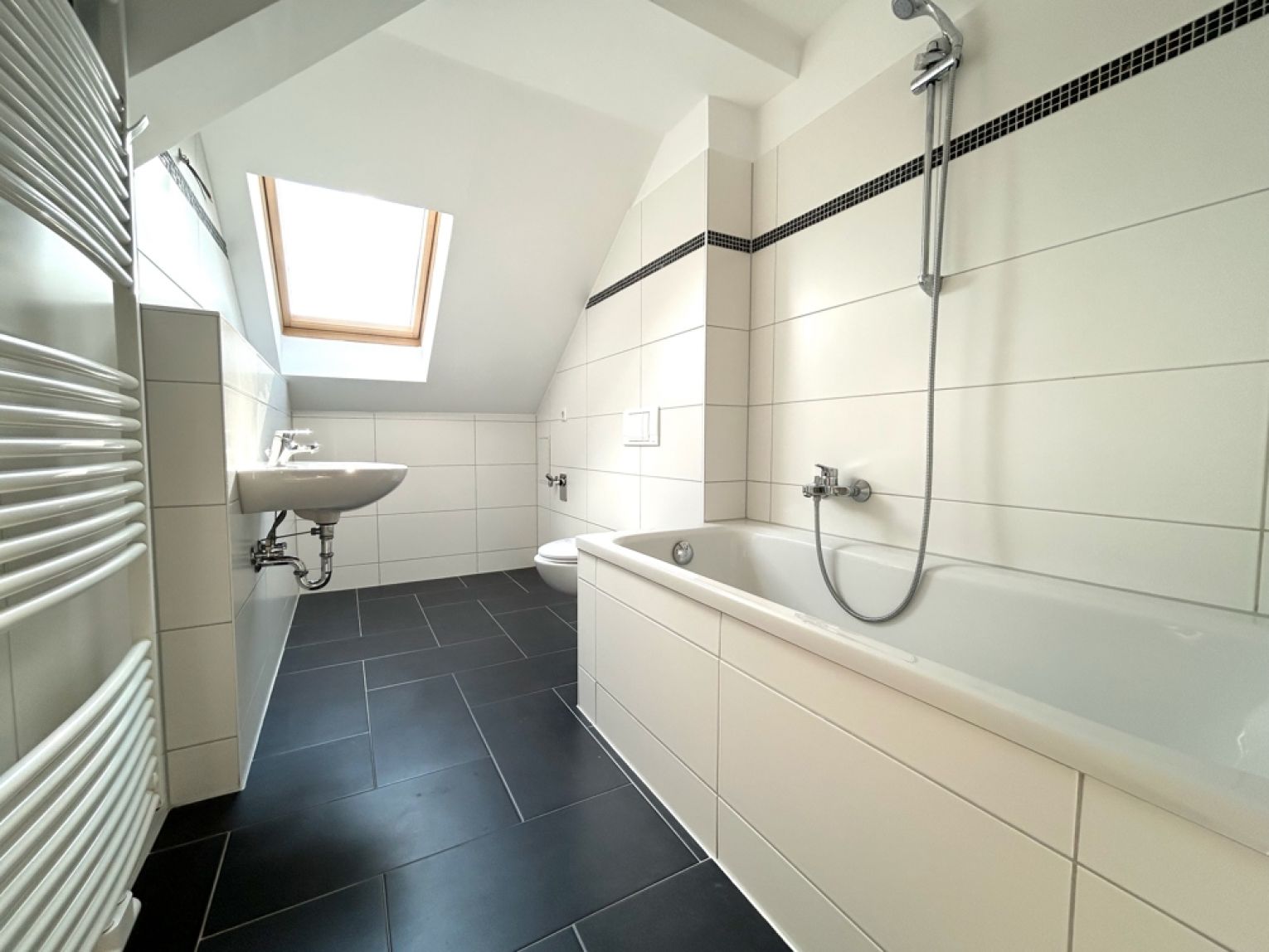 Lutherviertel • 4-Raum Wohnung • Tageslichtbad mit Wanne • toller Ausblick • zur Miete • WG-geeignet