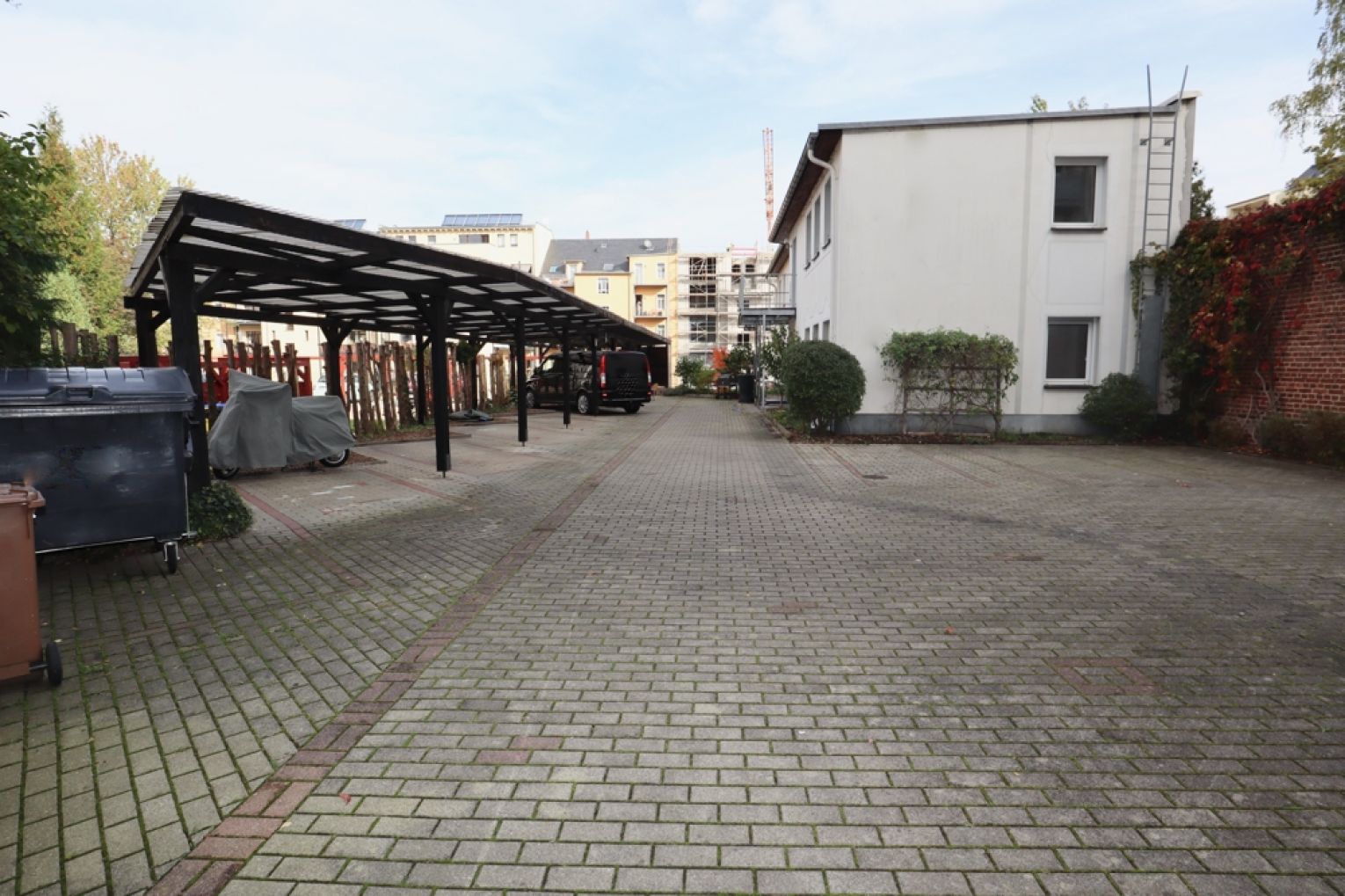 4-Raum Wohnung • Terrasse • Tageslichtbad • Wanne/Dusche • Einbauküche • Stellplatz • jetzt anrufen