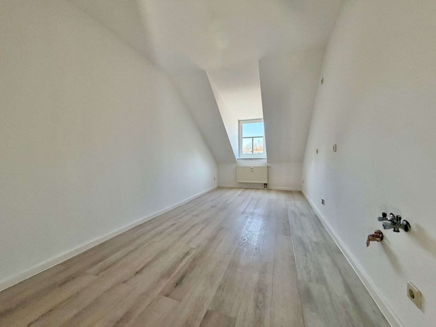 mit Balkon • 2 Zimmer • im Dachgeschoss • in Kappel • zur Miete • Chemnitz • direkt anschauen!