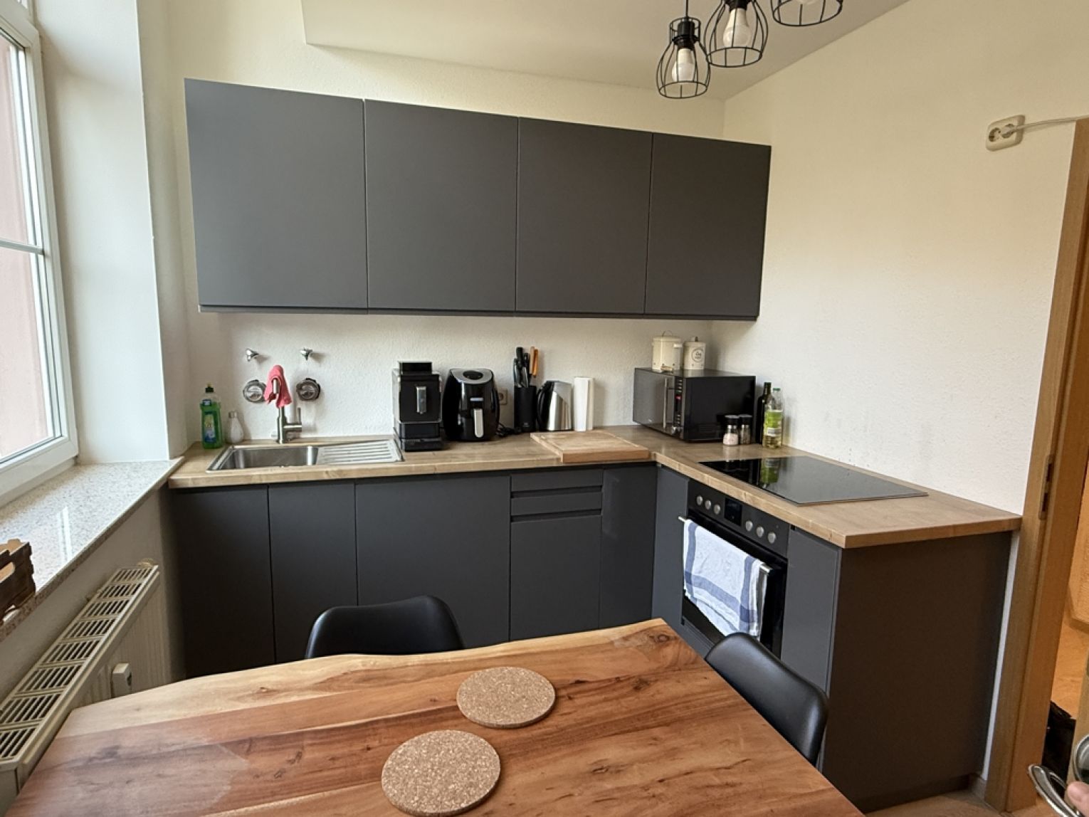 5 Zimmer • 2 Balkone • ruhig gelegen • Laminat • Stellplatz • 2 Bäder •