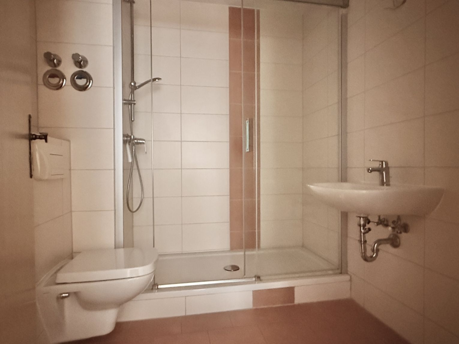 4 Raum • 2 moderne Bäder • Wohnküche • Balkon • Laminat • ruhige Lage • 2.Etage • top Raumaufteilung