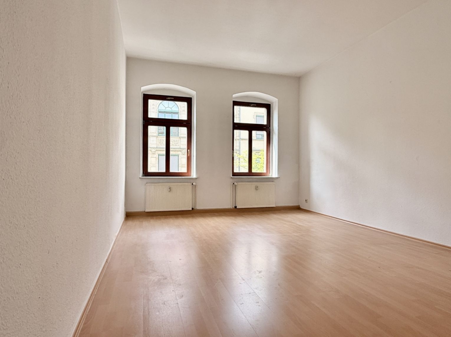 4 Raum • 2 moderne Bäder • Wohnküche • Balkon • Laminat • ruhige Lage • 2.Etage • top Raumaufteilung