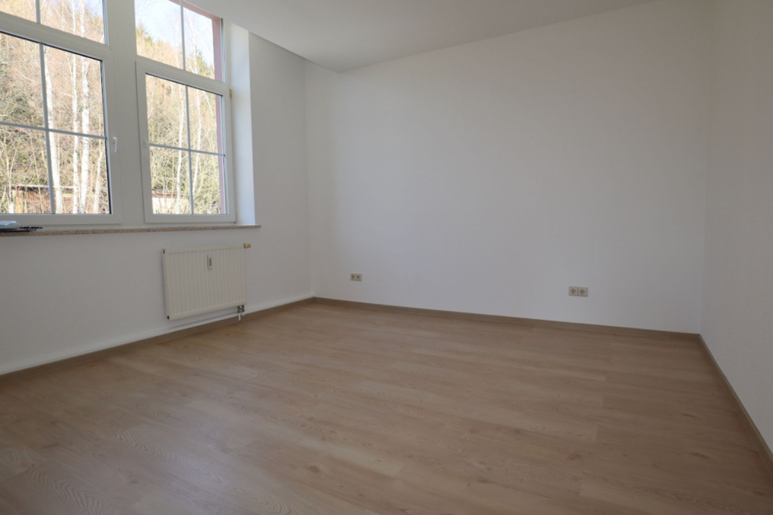 5 Zimmer • 2 Balkone • ruhig gelegen • Laminat • Stellplatz • 2 Bäder •