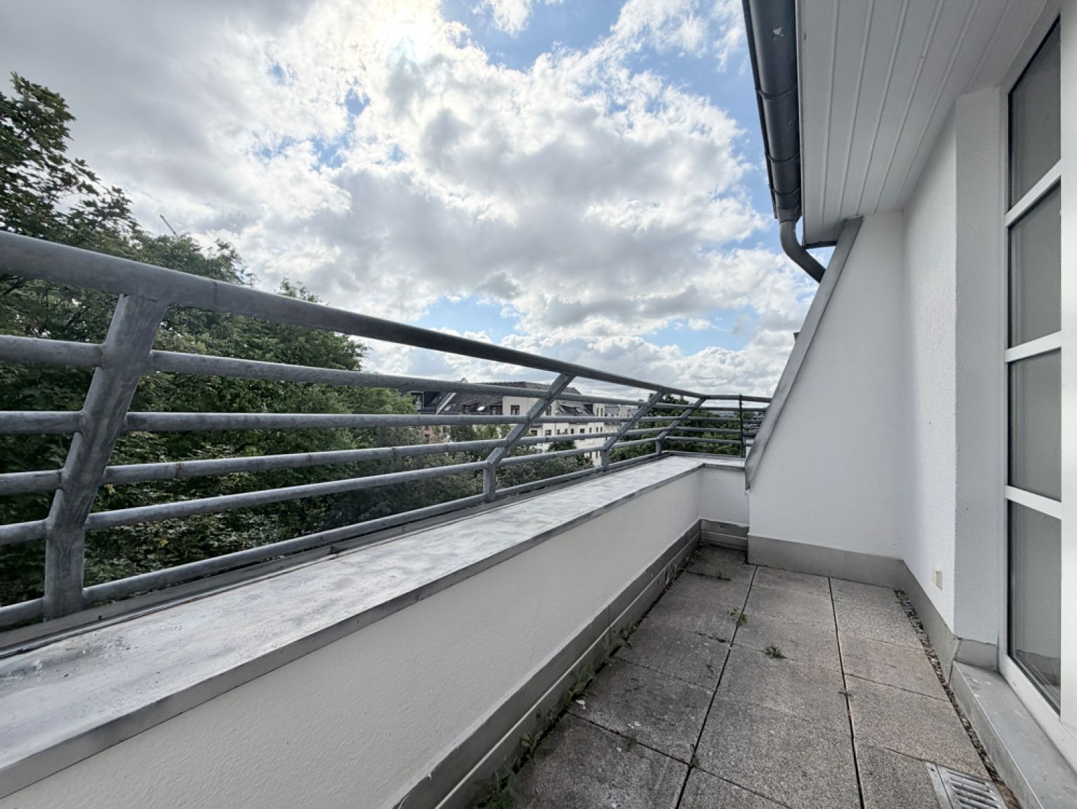 1 Zimmer • im Dachgeschoss • mit Dachterrasse • Tiefgaragenstellplatz • zur Miete • ab sofort frei!