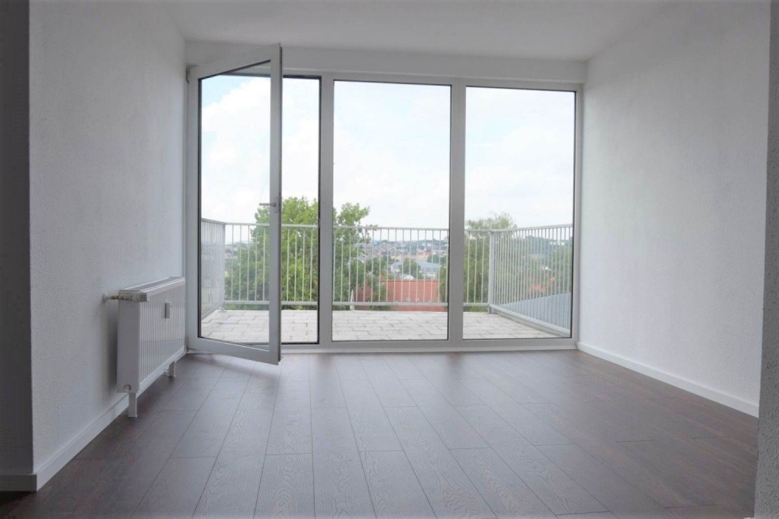 Dachterrasse mit tollem Ausblick • 4-Zimmer • Wohnküche • Laminat • Individuell einrichtbar