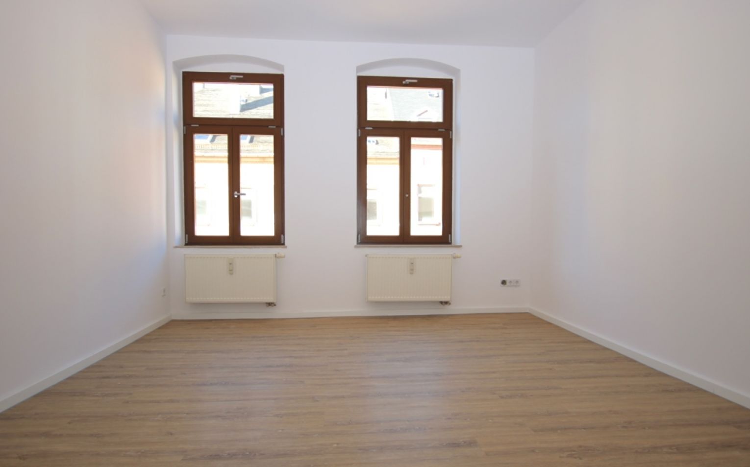 TOP! • 5-Zimmerwohnung • Hell • Laminat • Bad mit Wanne • Wohnküche • Sonnenberg • jetzt anschauen!