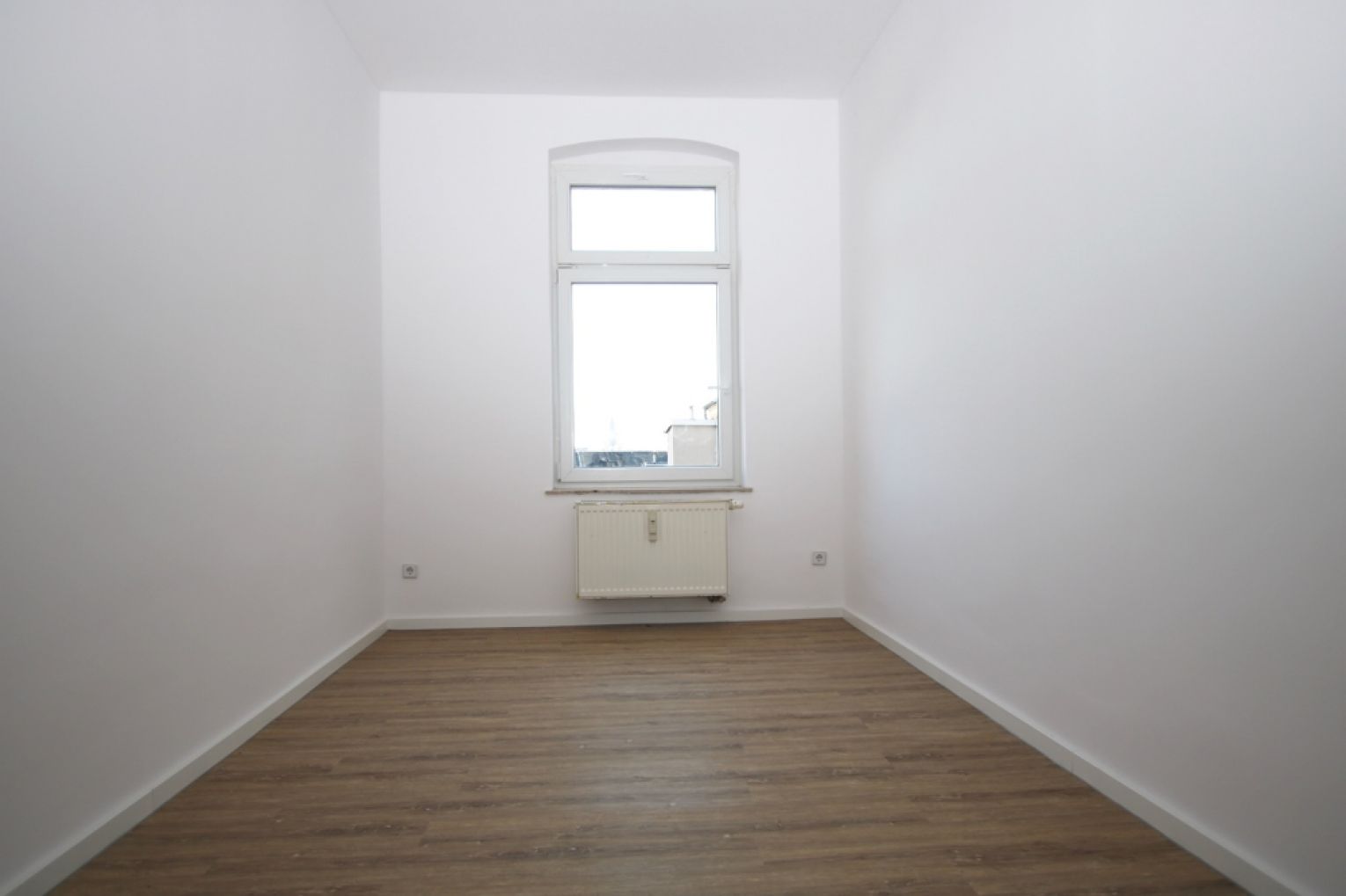TOP! • 5-Zimmerwohnung • Hell • Laminat • Bad mit Wanne • Wohnküche • Sonnenberg • jetzt anschauen!