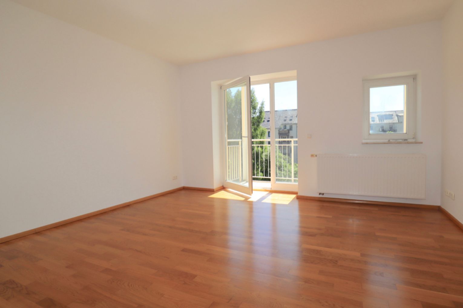 Schnell sein • 2 Zimmer • mit Balkon • Fernseher im Bad • Schloßchemnitz