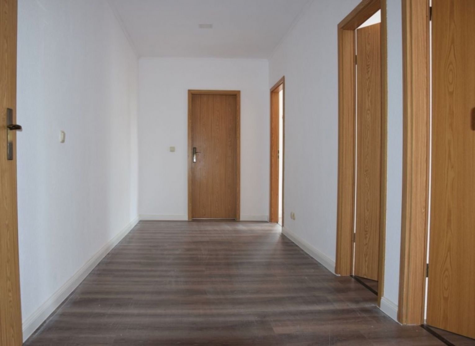 4-Zimmer • Schönau • Bad mit Fenster und Wanne • Laminat • Wohnküche • Garage • schnell anschauen !