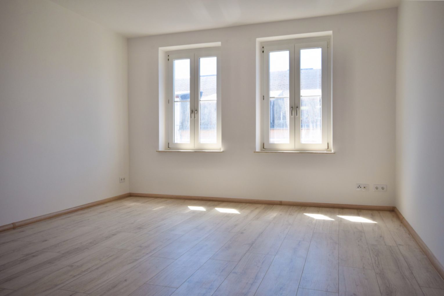 4-Zimmer • Balkon • Kaminofen • Bad mit Fenster+Dusche+Wanne • Smarthome • Fussbodenheizung • Miete!