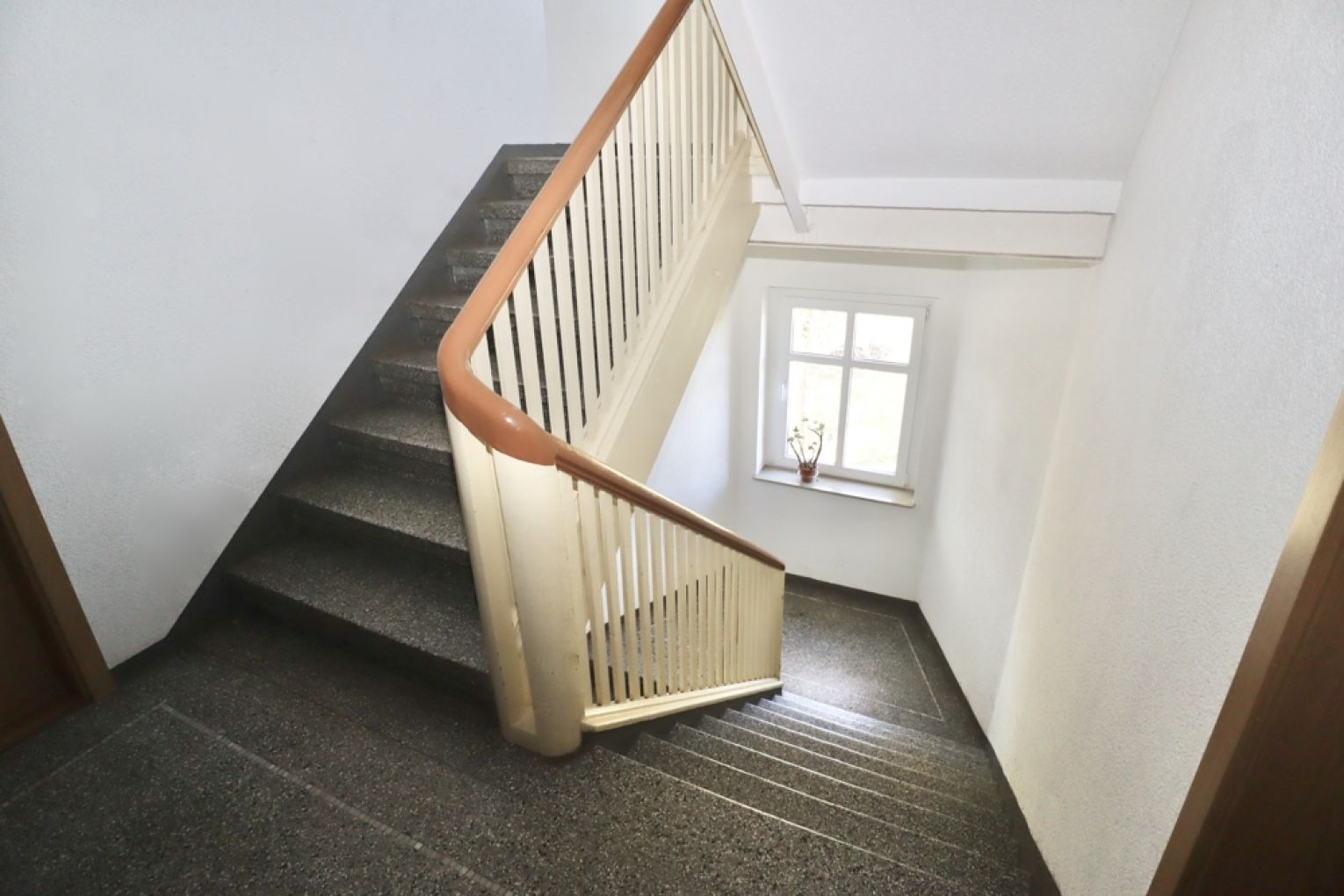 2-Raum • Einbauküche • Dachgeschoss • in Chemnitz • Tageslichtbad • neu saniert • jetzt mieten