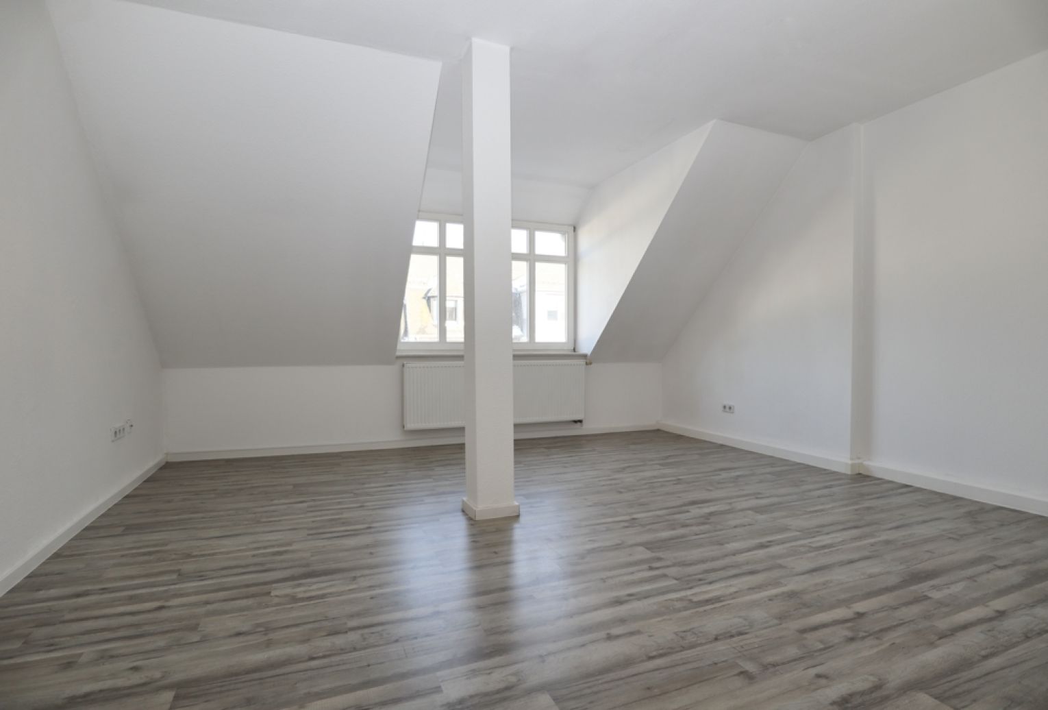 2 Zimmer • Dachgeschoss • mit Balkon • vermietet • Eigentumswohnung • schnell sein und kaufen