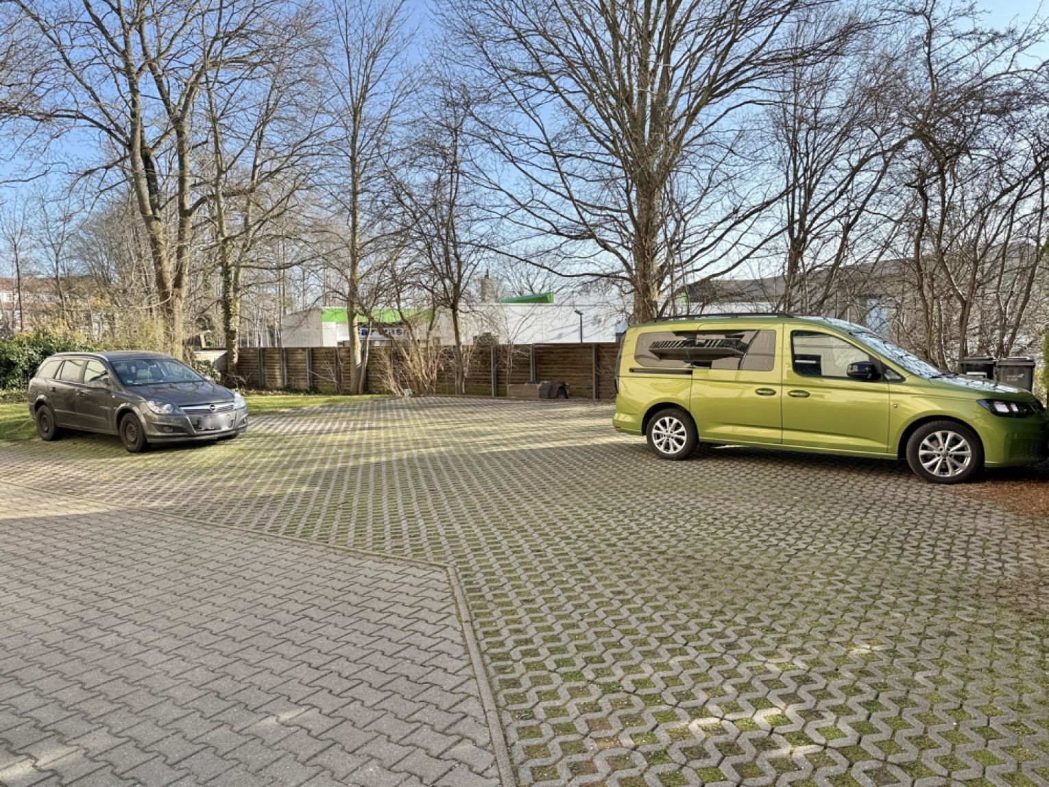 3-Raum Wohnung • frisch renoviert • Bad mit Wanne • Stellplatz • Dachschrägen • Termin vereinbaren?