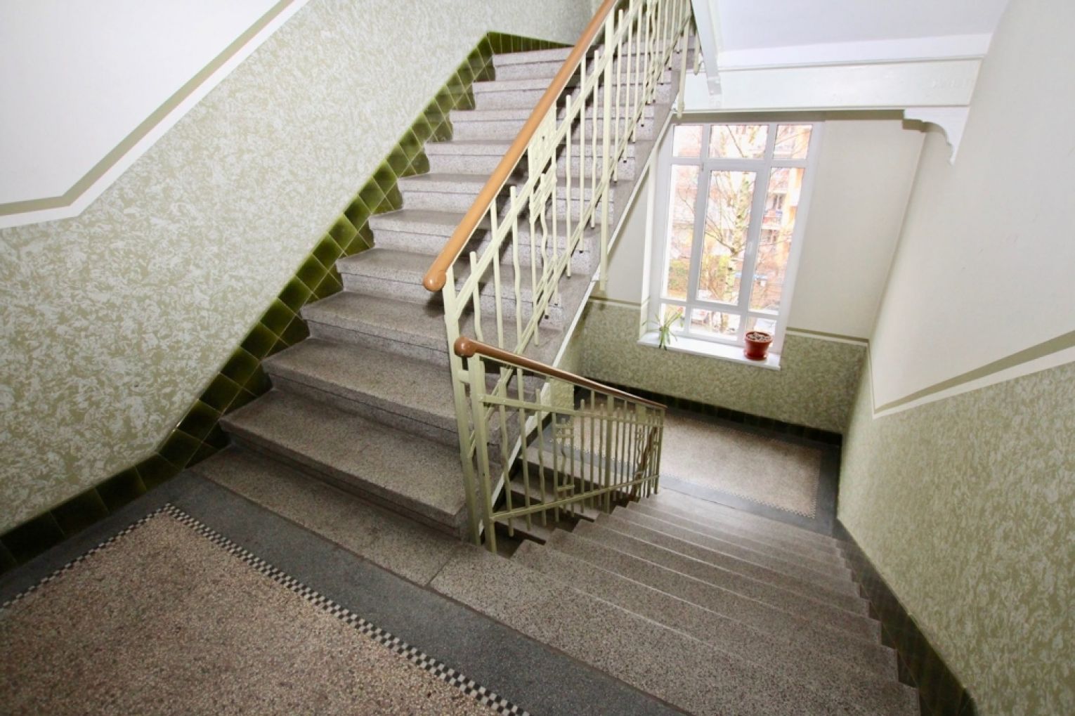 KAßBERG • 2-Zimmer • Loggia • vermietet • Eigentumswohnung • jetzt Geld anlegen