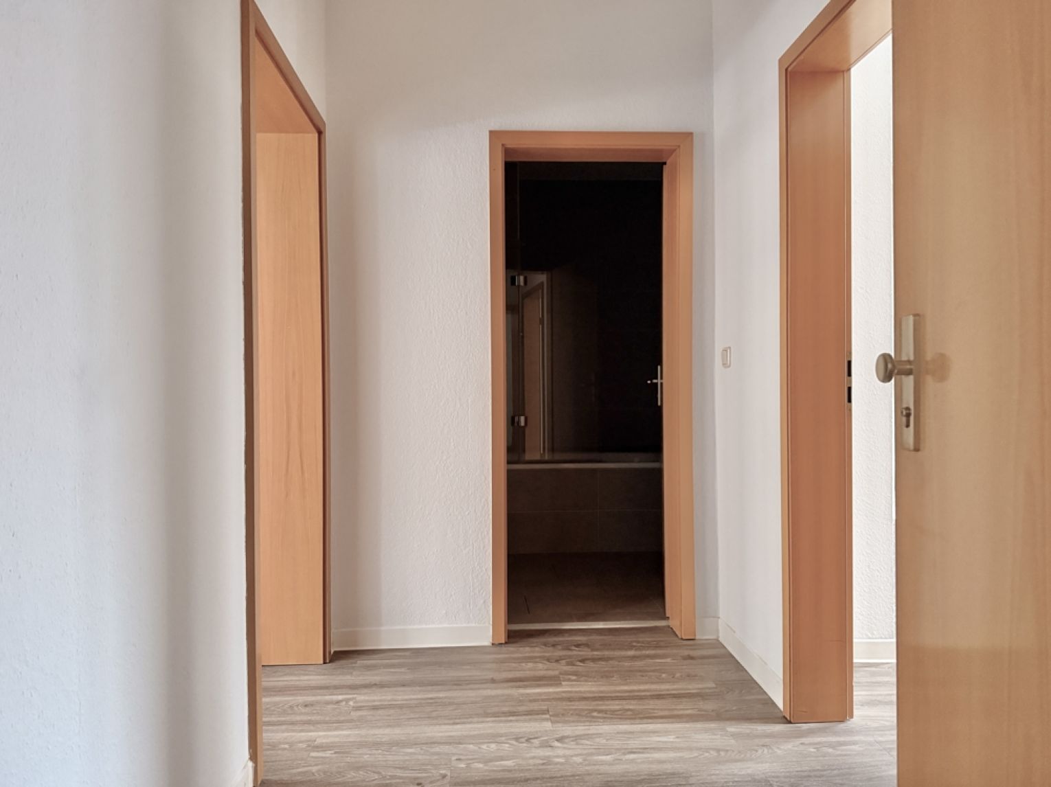 Laminat • 3-Raum • Aufzug • Bad mit Wanne • Schloß-Chemnitz • zentrumsnah • neuer Balkon!