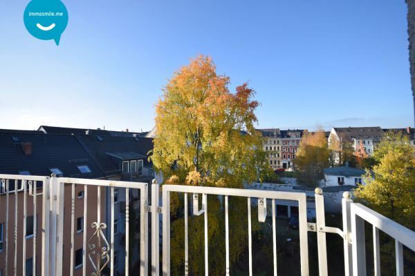 Tipi-Topi • Dachgeschoss • 3-Zimmer • Balkon • Abstellraum • Laminat • Bad mit Wanne • ANSCHAUEN !