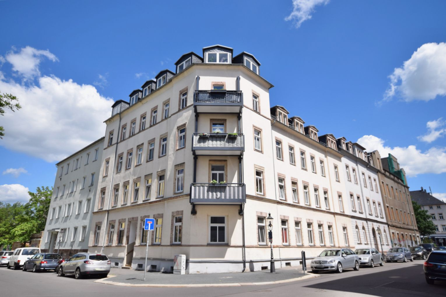 3 Zimmer • Einbauküche • großes Tageslichtbad • großes Wohnzimmer • praktischer Grundriss • Mieten!