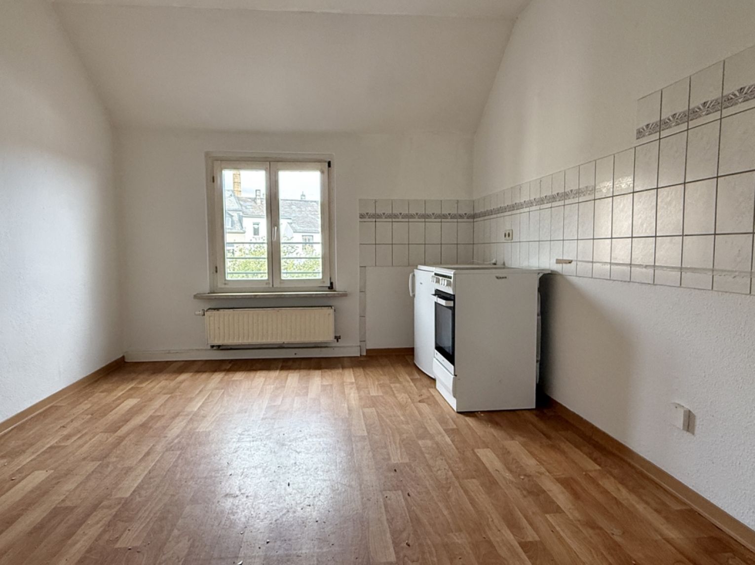 Sanierungsobjekt mit Potenzial • ca. 650 qm Wohnfläche • gute Grundsubstanz • ruhige Lage • TOP