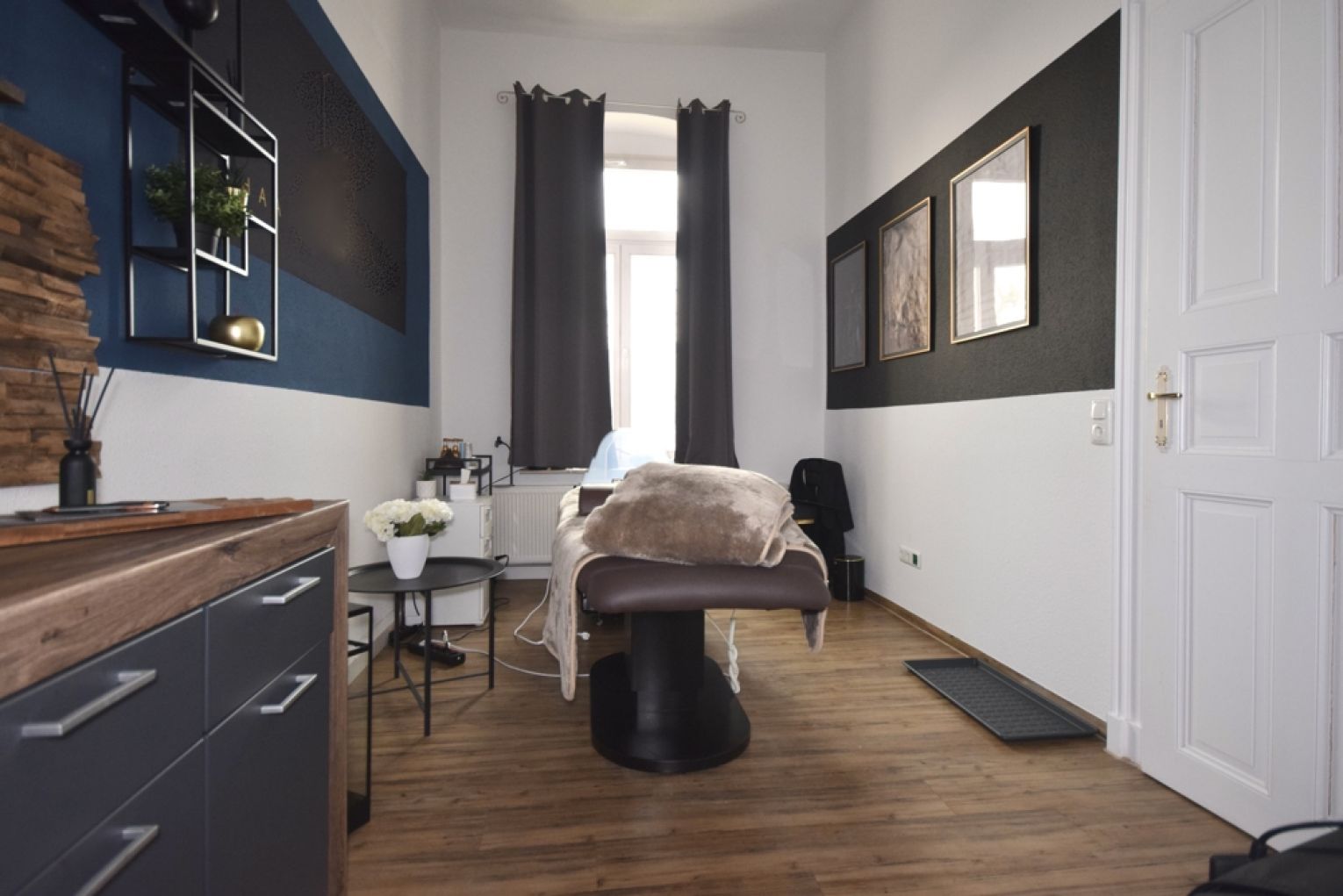 Tolles Ambiente • 5 Räume • Sanitäranlage mit Dusche • Stuck • Portaltüren • Kanzlei? • Büro?