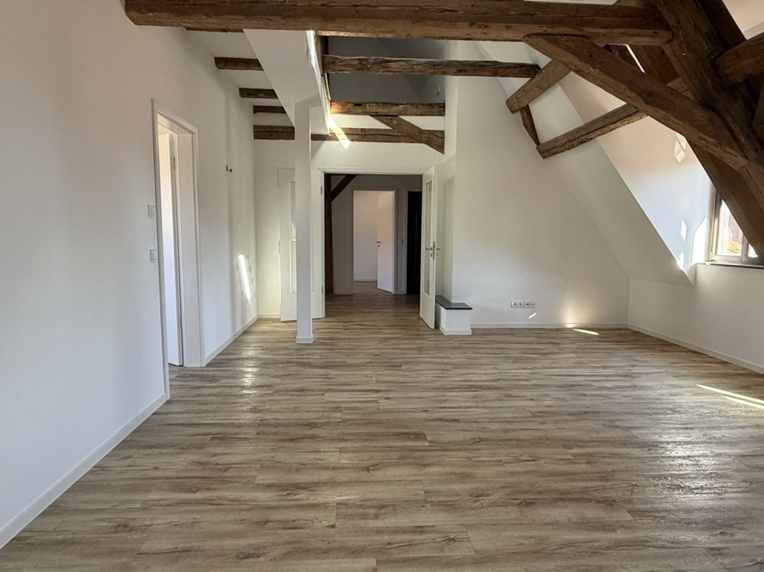 MEGA Ambiente • 4 Zimmer • Fussbodenheizung • offener Wohn-Esbereich • riesiger Balkon • TOP-BAD!