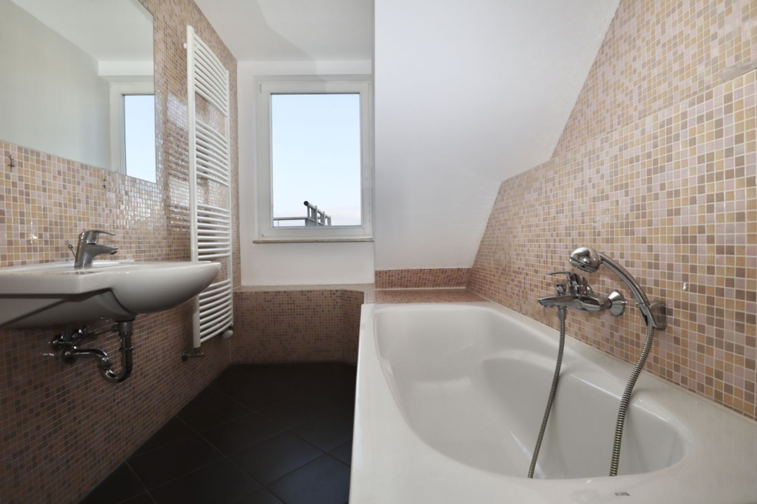 Maisonettewohnung • Dachgeschoss • 3 Zimmer • Tageslichtbad • Terrasse • Balkon • Schloßchemnitz