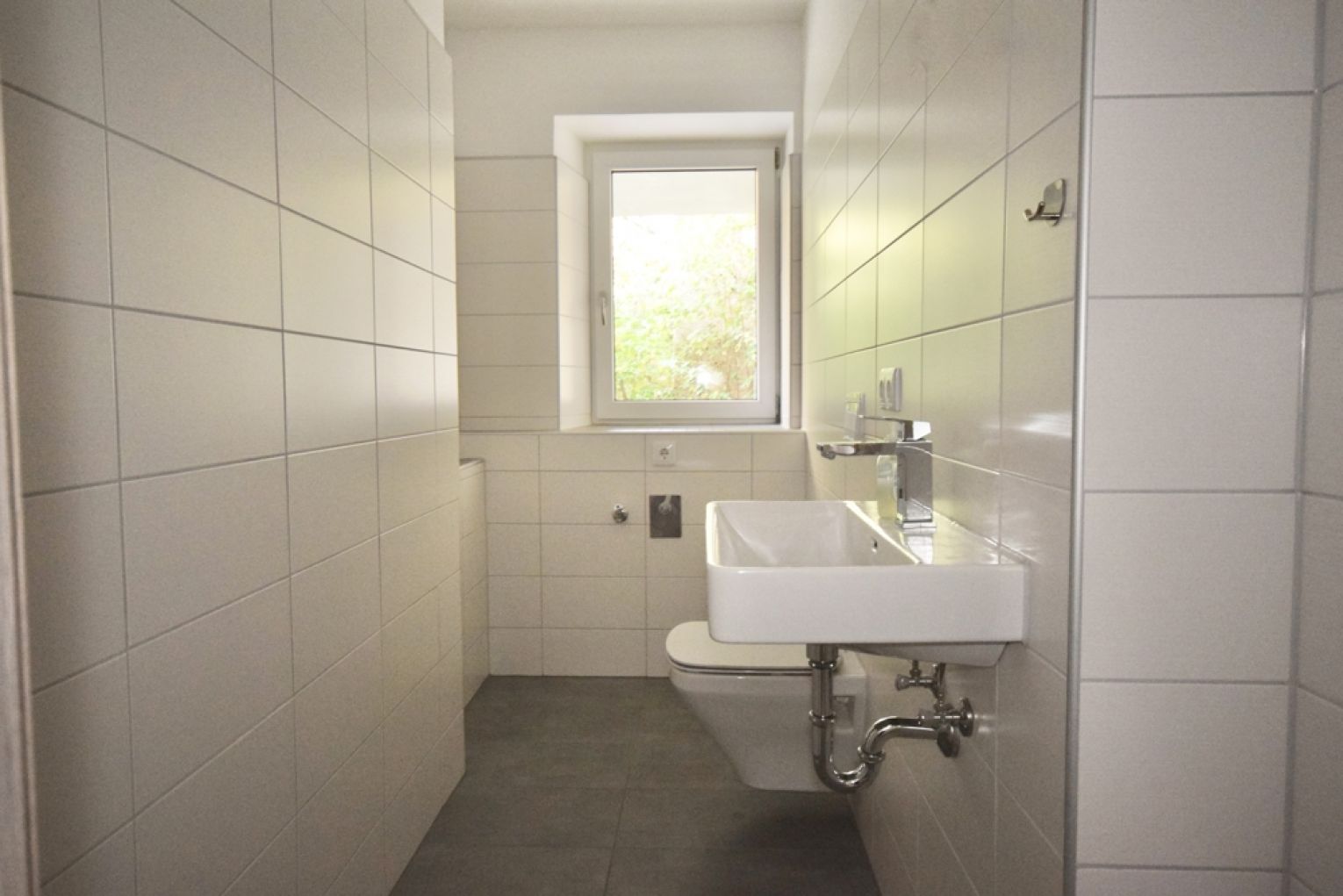 2-Raum • Balkon • Einbauküche • Fussbodenheizung • Wanne+Dusche • SmartHome-APP • TOP-Bad • MIeten?