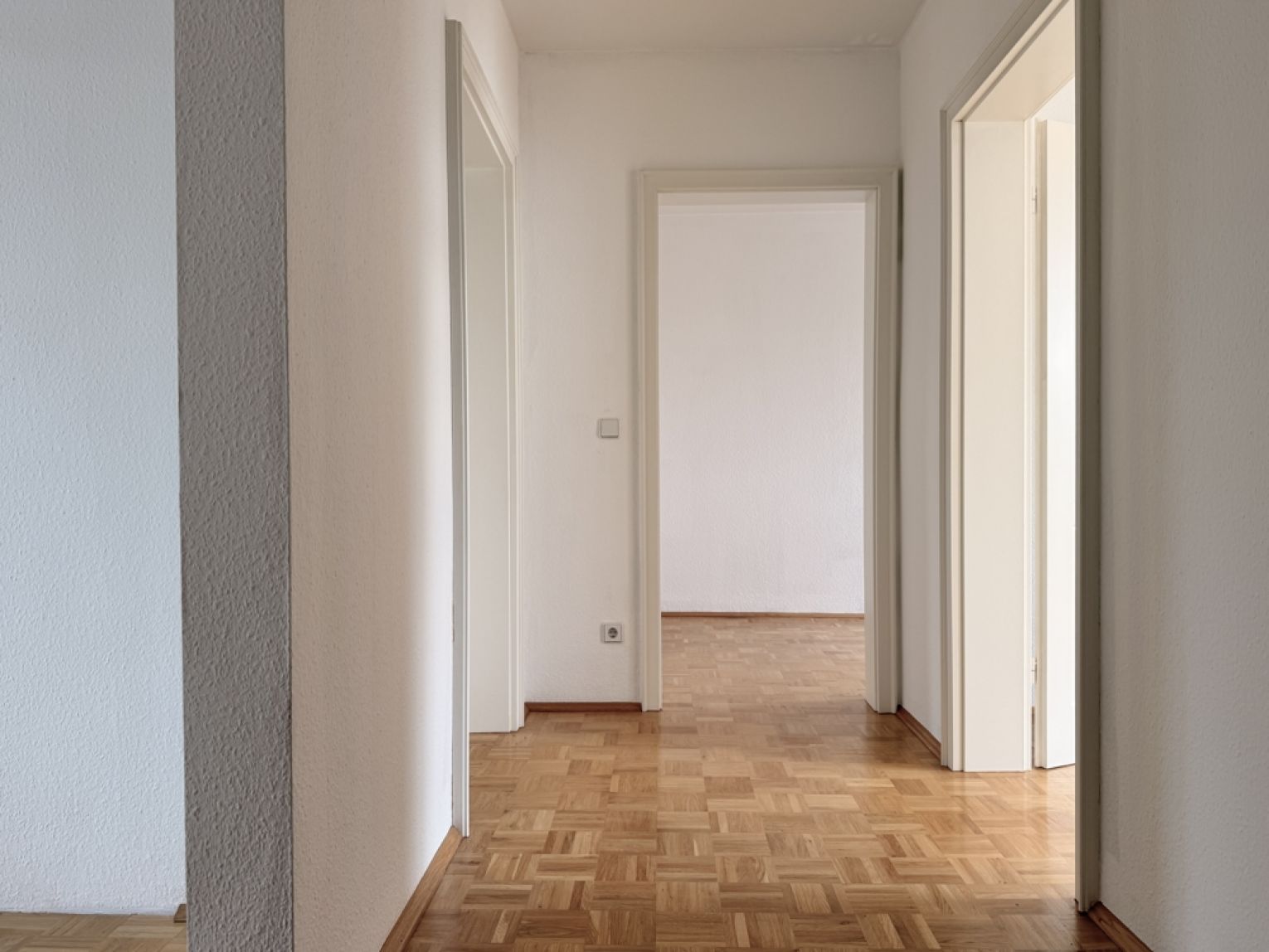 Kaßberg • 3 Zimmer • Balkon • Parkett • Bad mit Wanne • Aufzug • Dachgeschoss-Flair • Anschauen !?