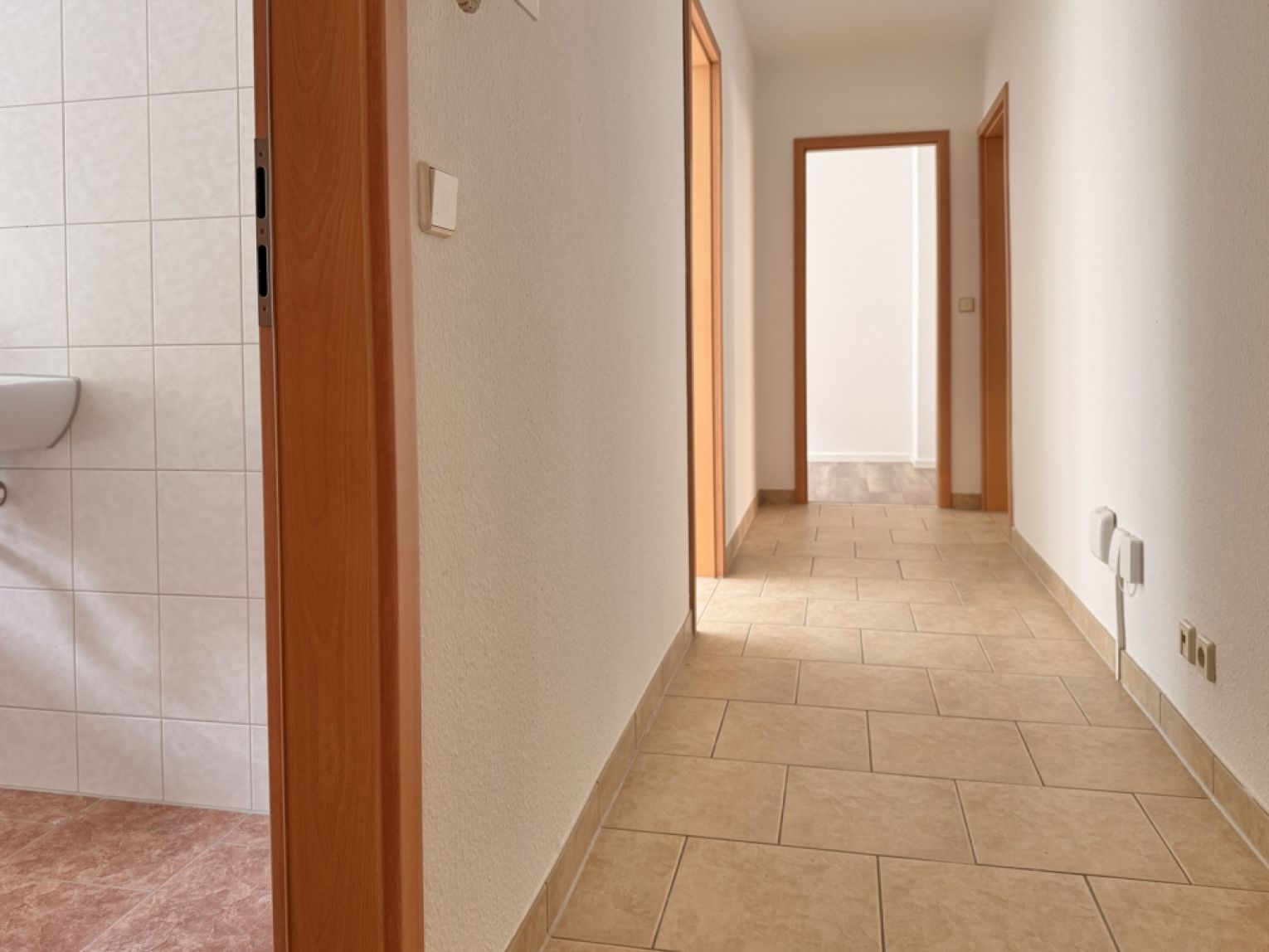 Tageslichtbad mit Wanne • 2 Zimmer • am Heimgarten • Balkon • Top-Preis! • Neues Laminat