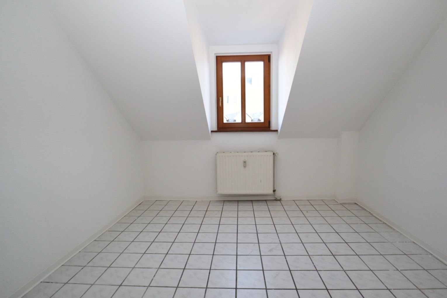 2 Raum Wohnung • Dachgeschoss • Wanne • Sonnenberg • LED-Spiegel • jetzt Mieten!
