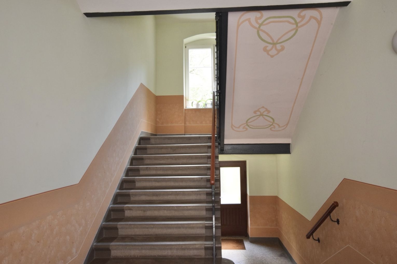 2-Zimmer • Einbauküche • 2 Balkone • Laminat • großes Wohnzimmer • Kaßberg • jetzt anschauen!