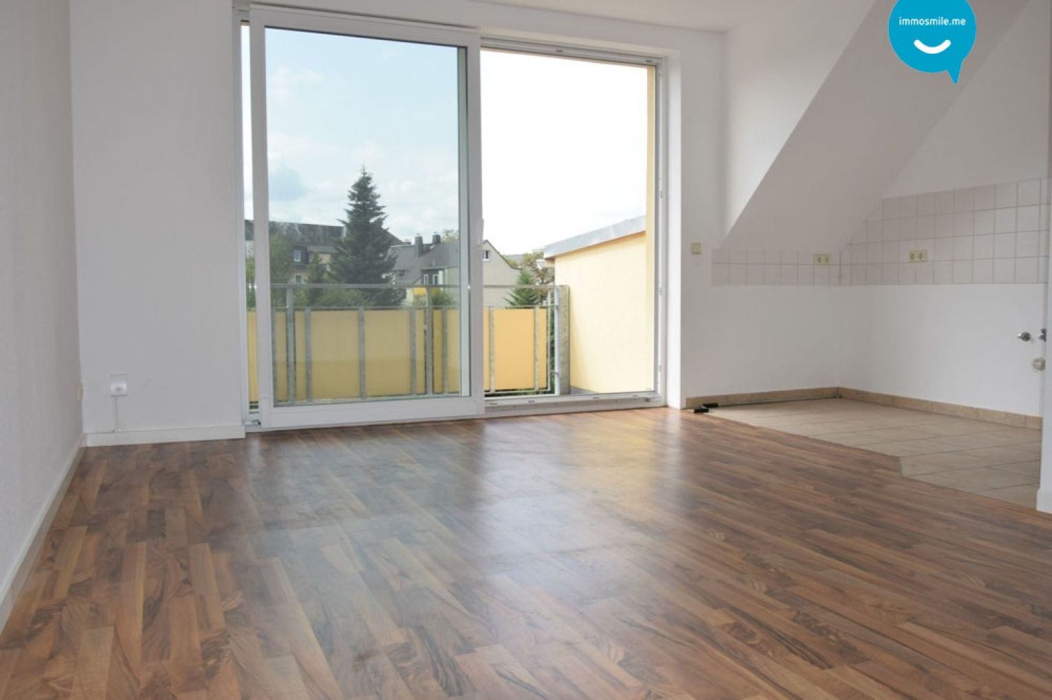 moderner Grundriss • 3 Raum • innenliegendes Bad mit Wanne • großer Balkon • sonnig • Laminat • TOP!
