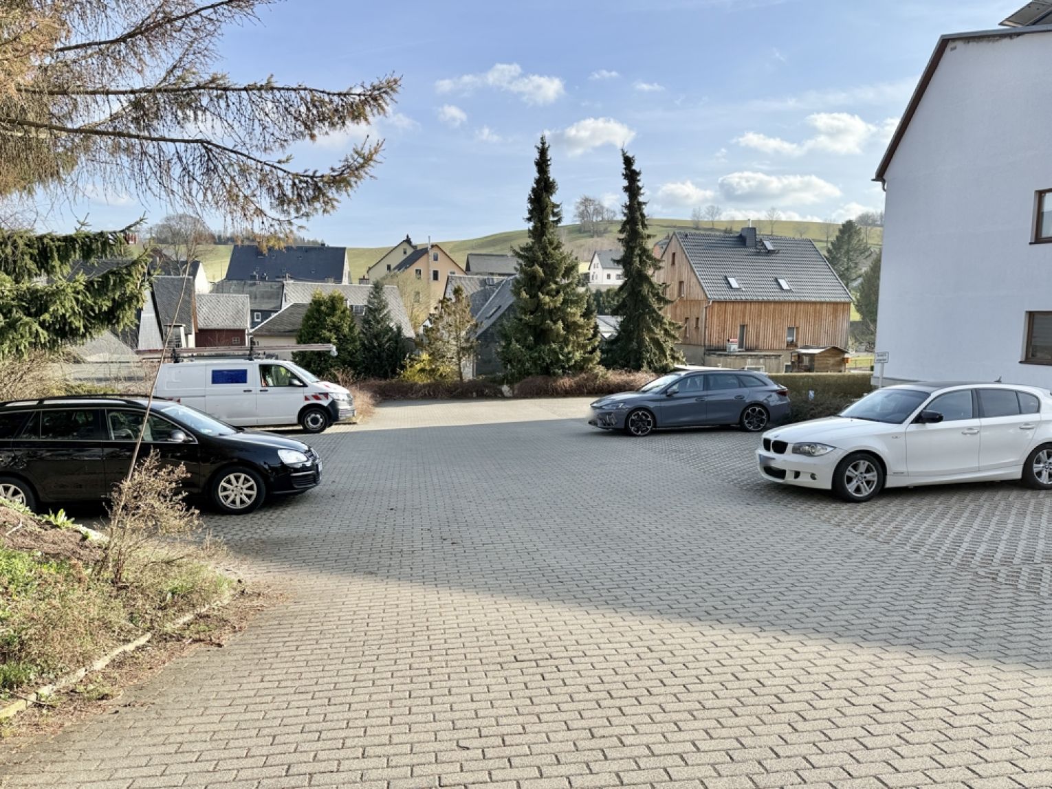 5 Zimmer • 2 Balkone • ruhig gelegen • Laminat • Stellplatz • 2 Bäder •