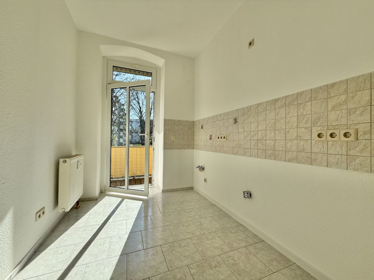 Chemnitz• Bernsdorf • 2 Zimmer • mit Balkon • Tageslichtbad • Stellplatz • schnell sein!