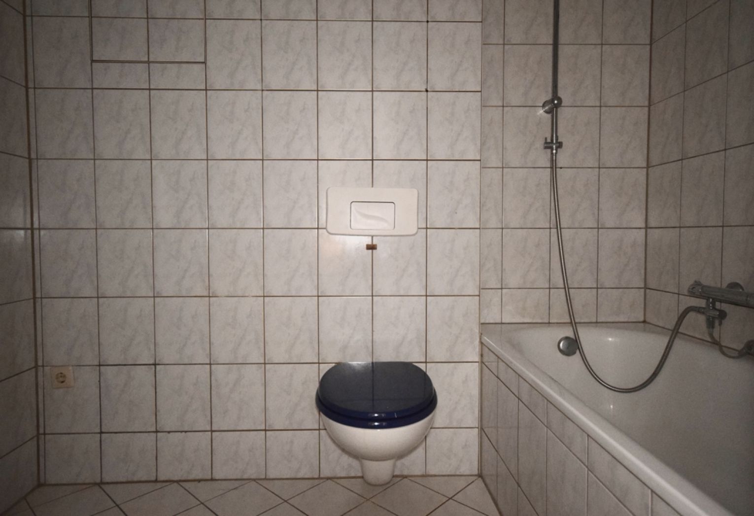 4-Raum-Wohnung • großer Balkon • 2 Bäder mit Wanne • neues Laminat • Zentrum • ruhige Lage