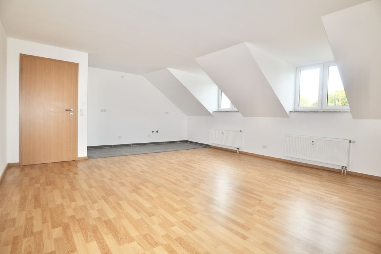 Einbauküche • Dachgeschoss • 3-Raum Wohnung • saniert • in Chemnitz • Gablenz • jetzt anrufen