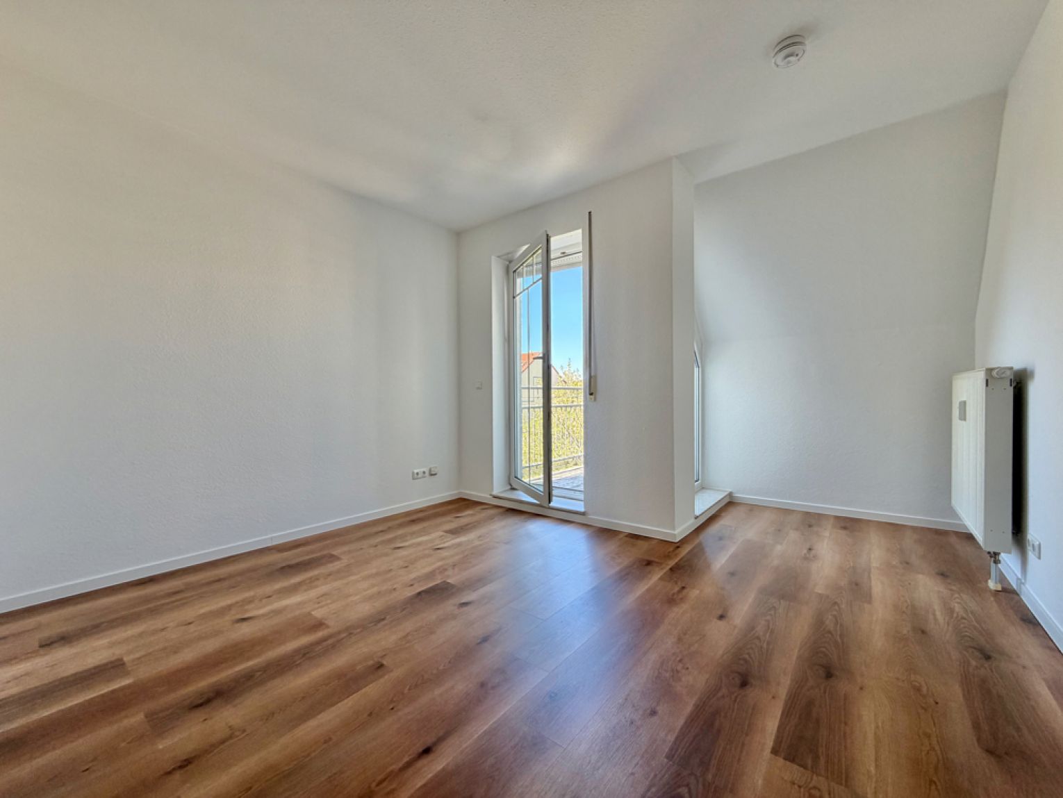 Dachterrasse • Einbauküche • 1 Zimmer • Uni nah • Wohnung • zur Miete • in Chemnitz • sei schnell !