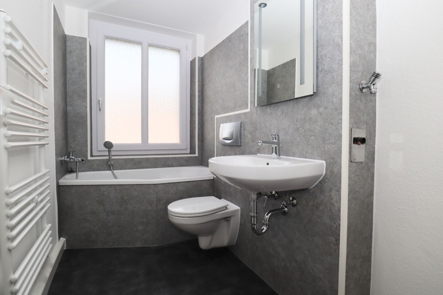 3 Zimmer • Küche • neu saniert • in Chemnitz • Tageslichtbad mit Wanne • jetzt anrufen!