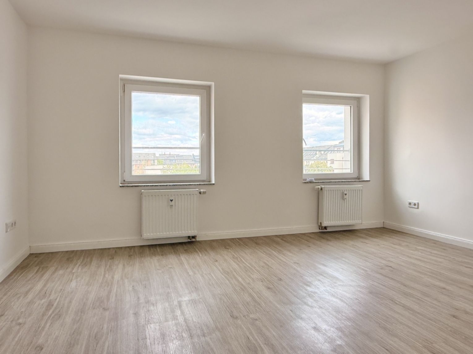 Jetzt zugreifen • 4 Zimmer • Wohnküche • Tageslichtbad mit Wanne+Dusche • Zentrum • Abstellraum