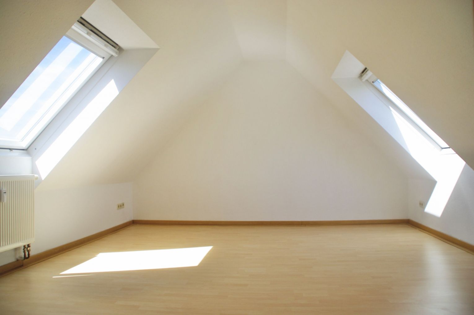 3-Raum • Einbauküche möglich • Balkon • Maisonette • Wanne • Laminat • schnell sein lohnt sich